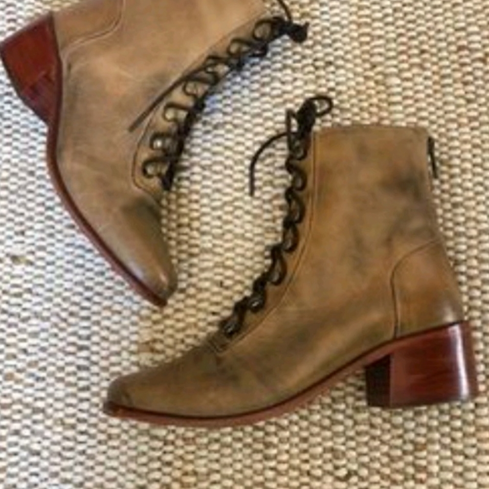 Free People Eberly sz. 39 camel lace-up ankle boot